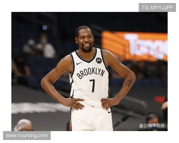 杜兰特半场手感冰凉十三投三中仍靠防守贡献抢断与球队周旋坚持比赛